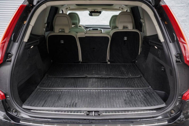 2017 Volvo XC90 T5 Momentum