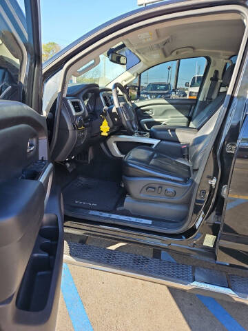 2017 Nissan Titan SV