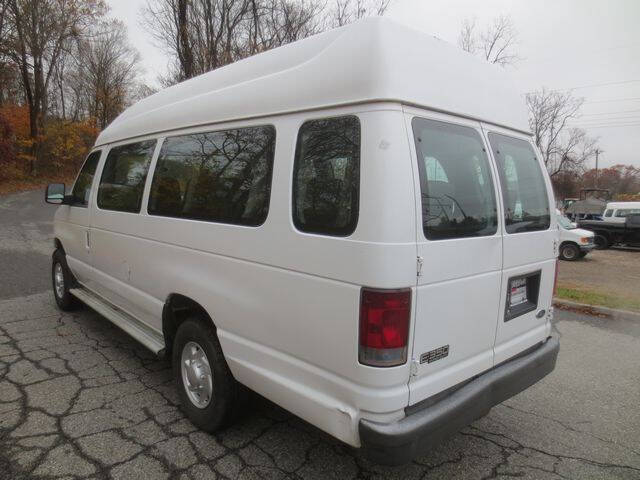 2004 Ford E-Series E-350 SD