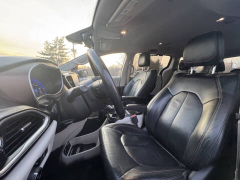 2017 Chrysler Pacifica Touring-L