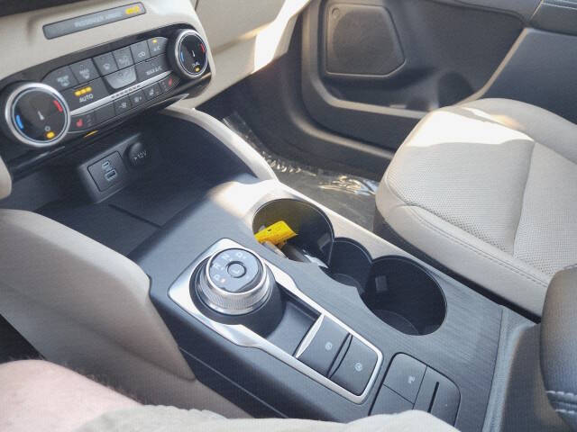 2022 Ford Escape Hybrid Titanium