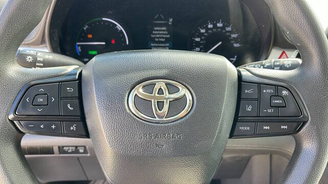 2022 Toyota Sienna LE 8-Passenger