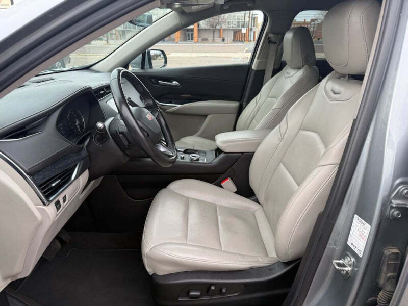 2023 Cadillac XT4 Premium Luxury