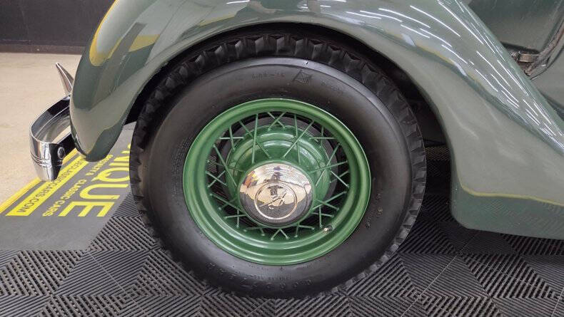 1935 Ford Tudor