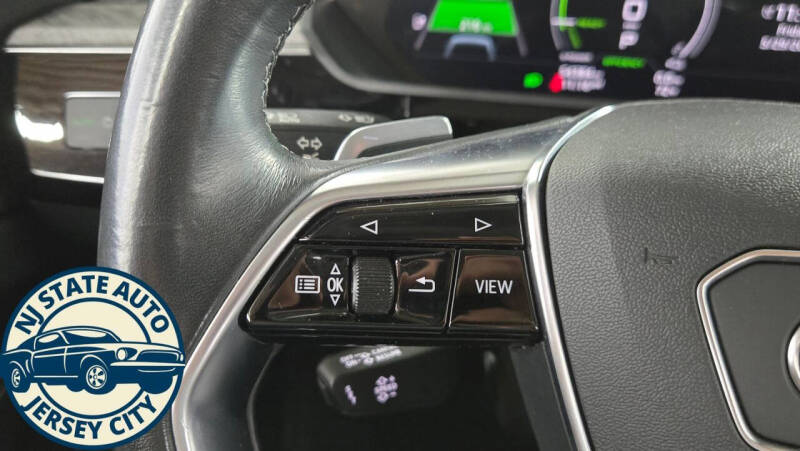 2022 Audi e-tron quattro Premium