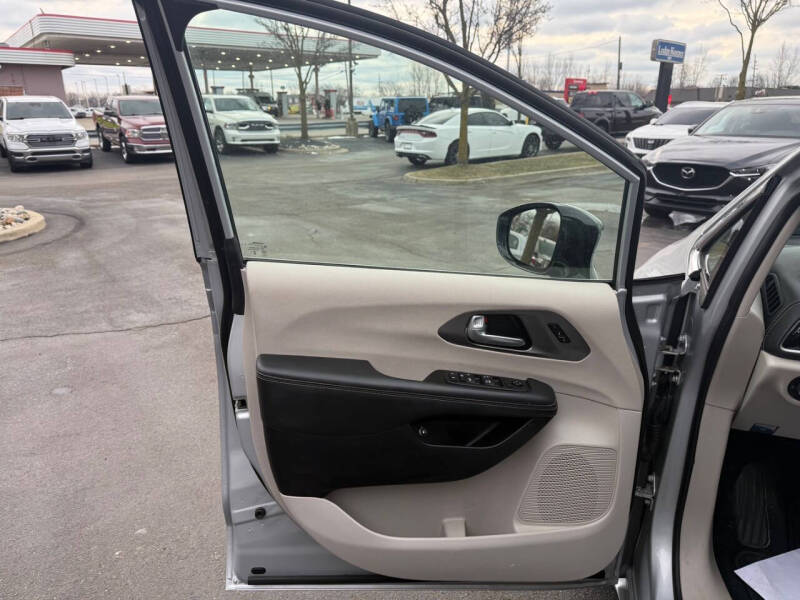 2024 Chrysler Pacifica Plug-In Hybrid Select