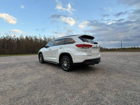 2017 Toyota Highlander SE