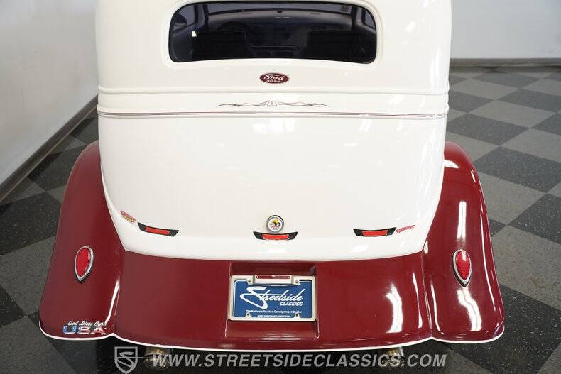 1933 Ford Victoria