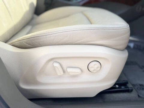 2012 Audi Q5 3.2 quattro Premium Plus