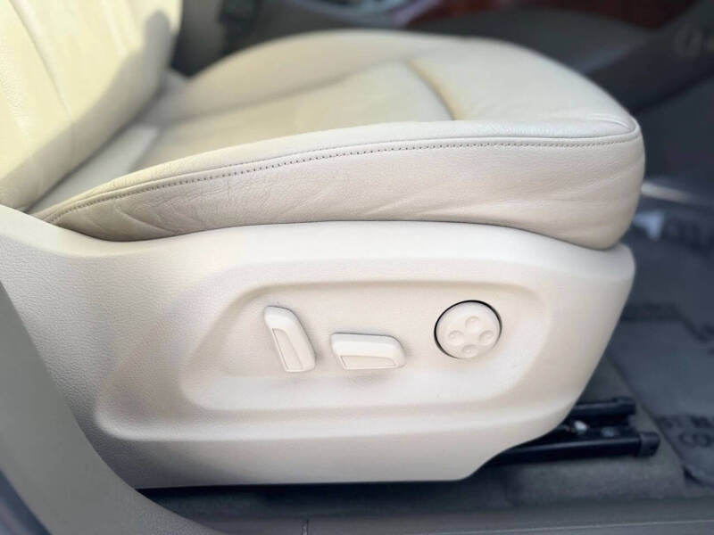 2012 Audi Q5 3.2 quattro Premium Plus