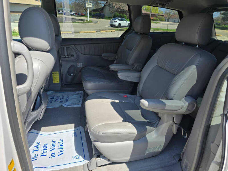 2004 Toyota Sienna XLE 7 Passenger