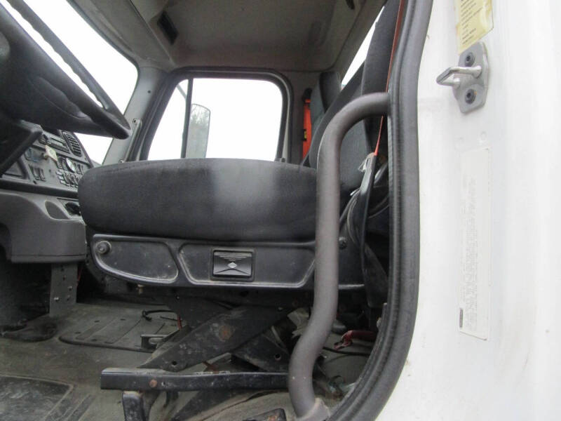 2016 Freightliner ISL 9 330