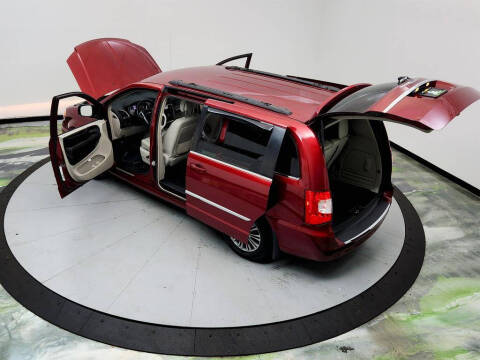 2013 Chrysler Town and Country Touring-L