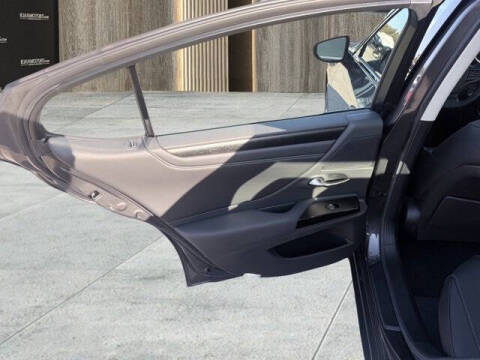 2025 Lexus ES 300h F SPORT Design