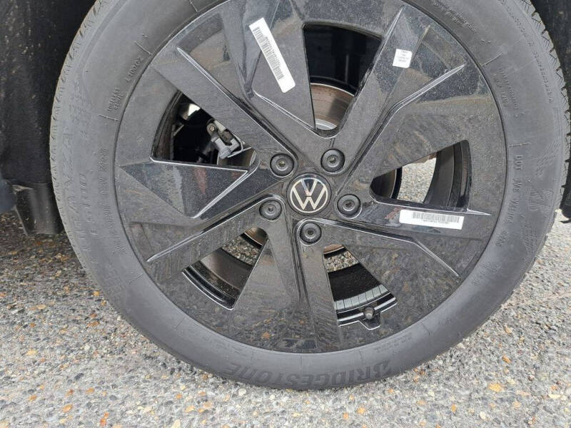 2026 Volkswagen Taos SE