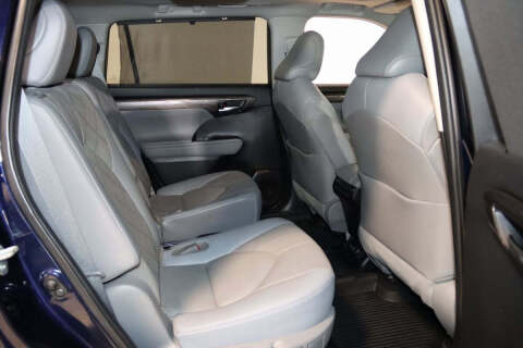 2021 Toyota Highlander Hybrid Platinum