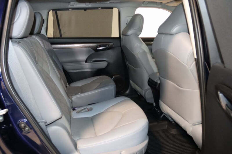 2021 Toyota Highlander Hybrid Platinum