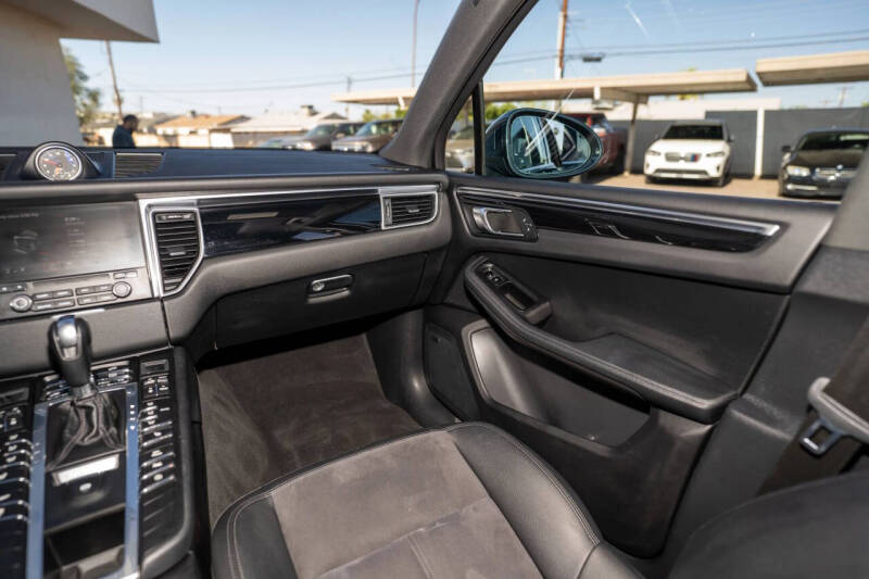 2017 Porsche Macan S