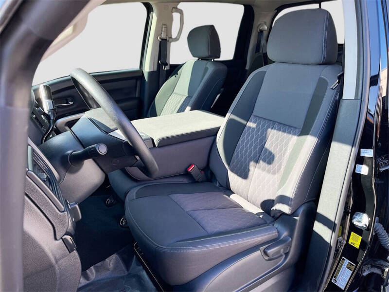 2024 Nissan Titan SV