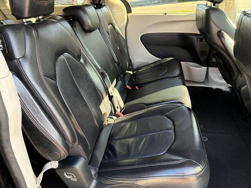 2017 Chrysler Pacifica Touring-L