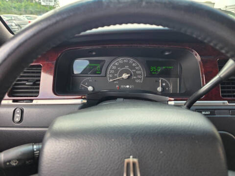 2005 Lincoln Town Car Executive