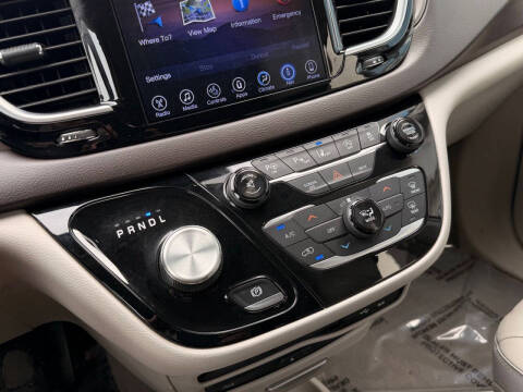 2017 Chrysler Pacifica Touring-L Plus