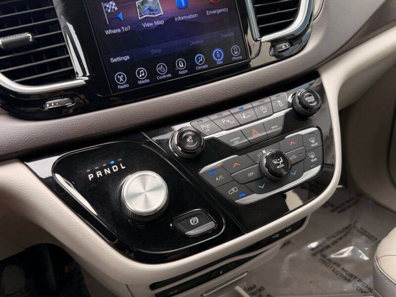 2017 Chrysler Pacifica Touring-L Plus