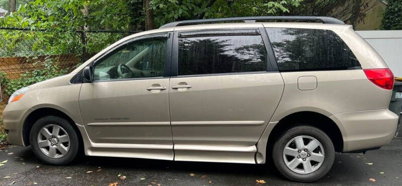 2009 Toyota Sienna LE 7-Passenger
