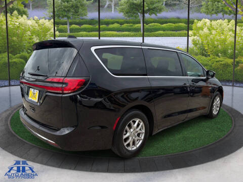 2025 Chrysler Pacifica Select