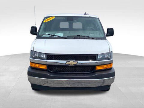 2025 Chevrolet Express LT 3500