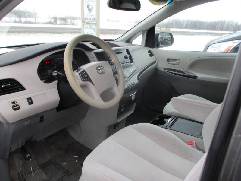 2014 Toyota Sienna LE 8-Passenger