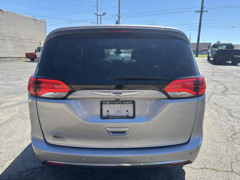 2017 Chrysler Pacifica Touring-L