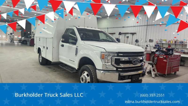 2022 Ford F-350 Super Duty Chassis Cab XLT's photo