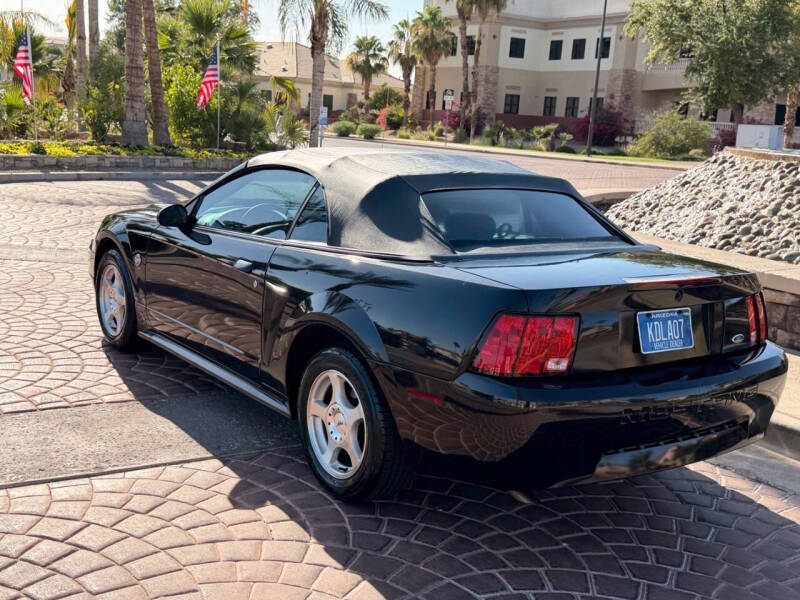 2004 Ford Mustang Deluxe