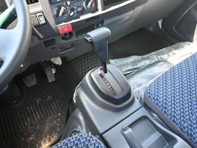 2024 Isuzu NPR HD 1F2