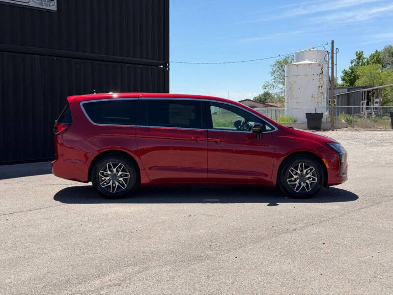 2027 Chrysler Pacifica Limited