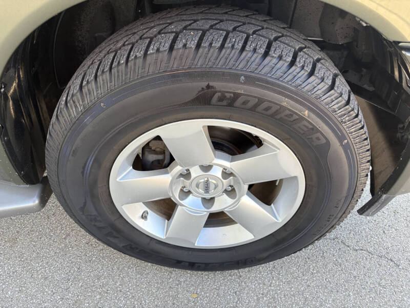 2004 Nissan Armada SE