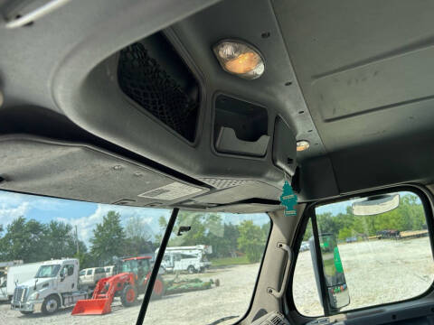 2016 Freightliner Cascadia 113 Semi Truck