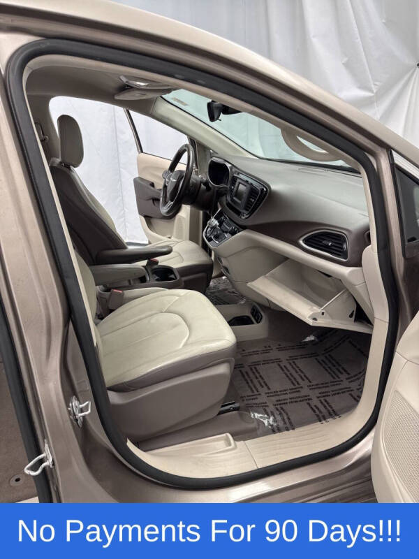 2017 Chrysler Pacifica Touring-L