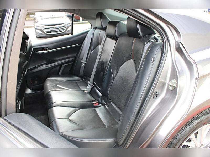 2020 Toyota Camry Hybrid XLE