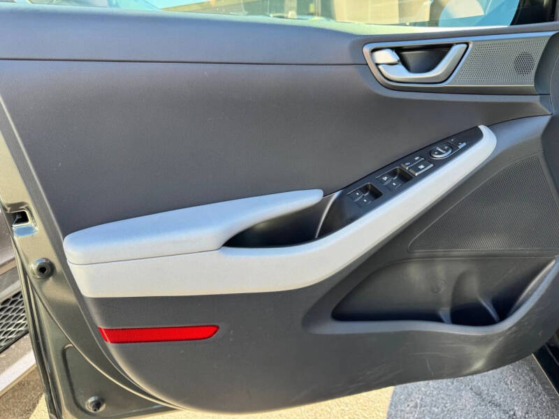 2022 Hyundai Ioniq Hybrid SE