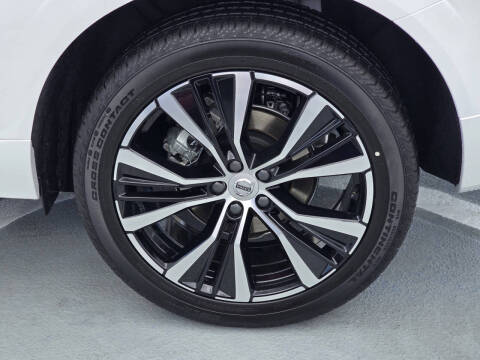 2025 Volvo XC60 B5 Plus Dark Theme