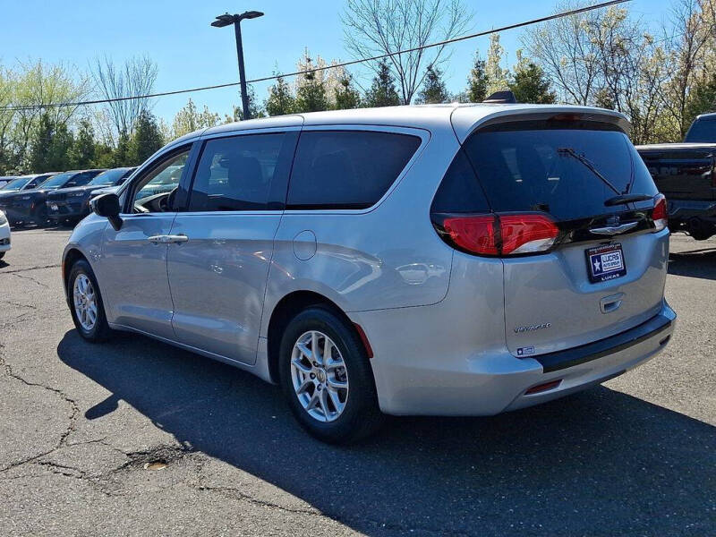 2023 Chrysler Voyager LX
