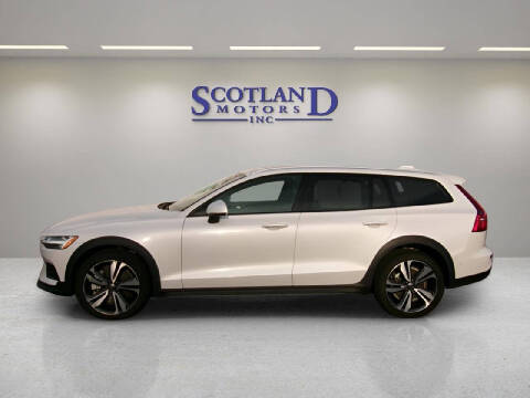 2025 Volvo V60 Cross Country B5 Plus