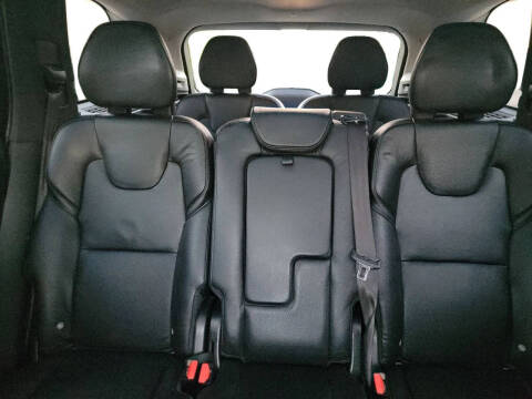 2016 Volvo XC90 T6 Momentum