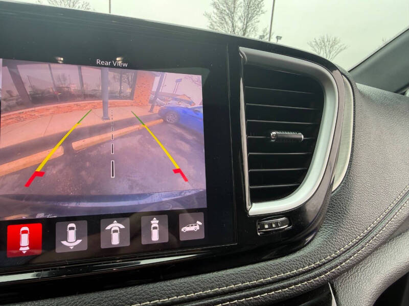 2024 Chrysler Pacifica Plug-In Hybrid Premium S Appearance