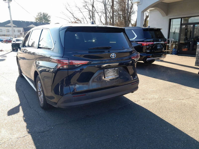 2021 Toyota Sienna LE 8-Passenger