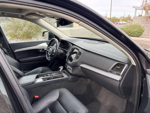 2016 Volvo XC90 T6 Momentum