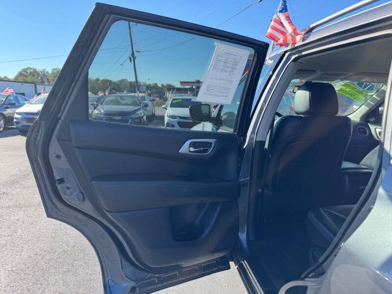 2017 Nissan Pathfinder SL