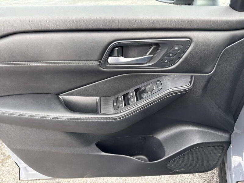 2024 Nissan Rogue SL